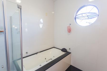 Casa à venda com 199m², 4 quartos e 3 vagasBanheiro da Suíte