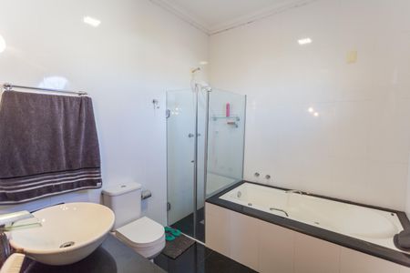 Casa à venda com 199m², 4 quartos e 3 vagasBanheiro da Suíte