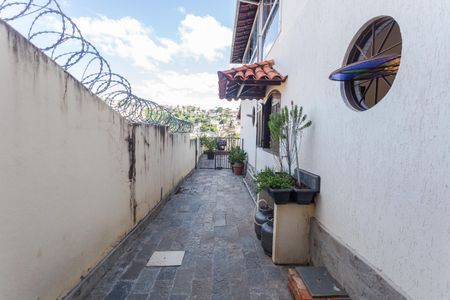 Casa à venda com 199m², 4 quartos e 3 vagasEntrada Lateral