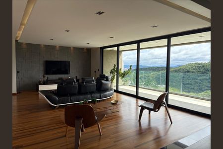 Casa de condomínio à venda com 615m², 5 quartos e 6 vagasSala