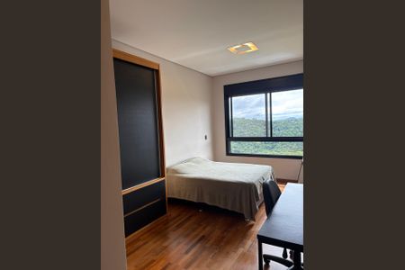 Casa de condomínio à venda com 615m², 5 quartos e 6 vagasQuarto