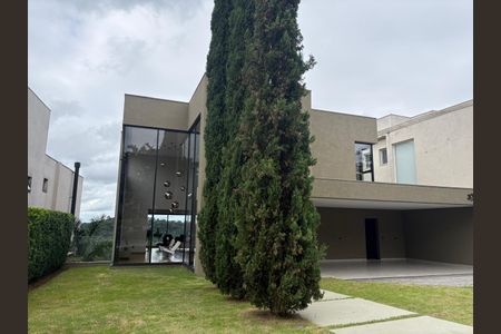 Casa de condomínio à venda com 615m², 5 quartos e 6 vagasFachada