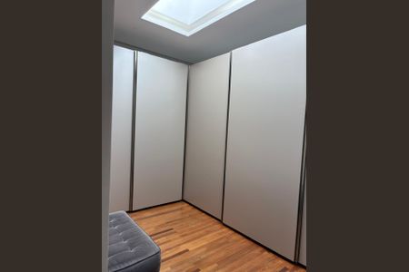 Casa de condomínio à venda com 615m², 5 quartos e 6 vagasQuarto