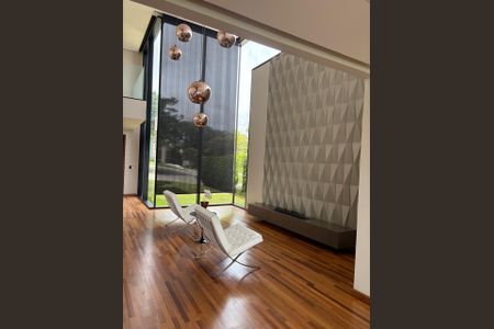 Casa de condomínio à venda com 615m², 5 quartos e 6 vagasSala