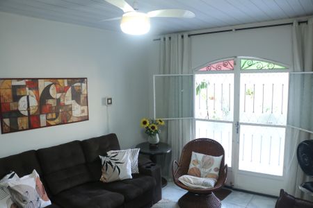 Casa para alugar com 152m², 4 quartos e 10 vagassala