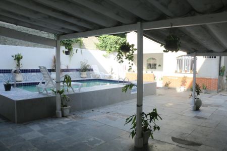 Casa para alugar com 152m², 4 quartos e 10 vagasÁrea comum - Piscina