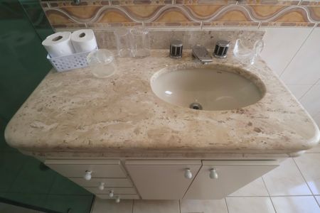 Apartamento para alugar com 188m², 4 quartos e 1 vaga Apartamento para alugar com 188m², 4 quartos e 1 vagaBanheiro Social 2