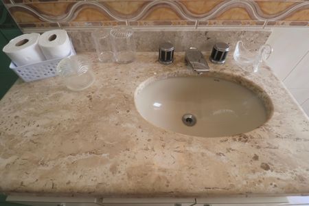 Apartamento para alugar com 188m², 4 quartos e 1 vaga Apartamento para alugar com 188m², 4 quartos e 1 vagaBanheiro Social 2