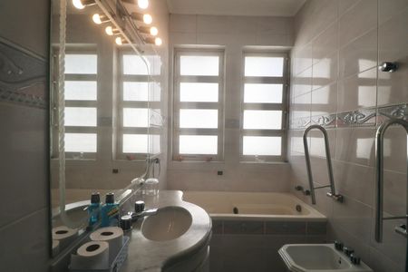 Apartamento para alugar com 188m², 4 quartos e 1 vaga Apartamento para alugar com 188m², 4 quartos e 1 vagaBanheiro Social