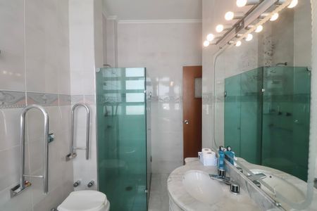 Apartamento para alugar com 188m², 4 quartos e 1 vaga Apartamento para alugar com 188m², 4 quartos e 1 vagaBanheiro Social