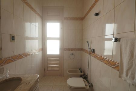 Apartamento para alugar com 188m², 4 quartos e 1 vaga Apartamento para alugar com 188m², 4 quartos e 1 vagaBanheiro Social 2