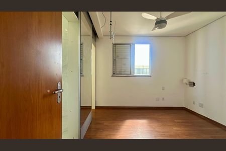 Apartamento à venda com 90m², 3 quartos e 2 vagasQuarto 