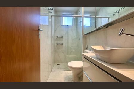 Apartamento à venda com 90m², 3 quartos e 2 vagasBanheiro 