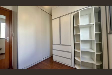 Apartamento à venda com 90m², 3 quartos e 2 vagasQuarto 