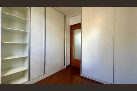 Apartamento à venda com 90m², 3 quartos e 2 vagasQuarto 