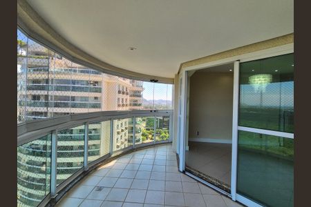 Apartamento para alugar com 120m², 3 quartos e 2 vagas Apartamento para alugar com 120m², 3 quartos e 2 vagasVaranda