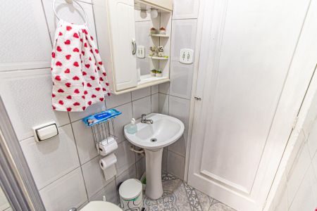 Casa à venda com 87m², 3 quartos e sem vaga Casa à venda com 87m², 3 quartos e sem vagaBanheiro