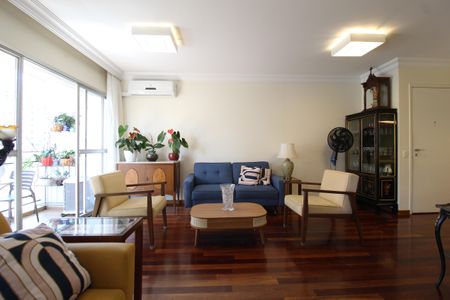 Apartamento à venda com 111m², 2 quartos e 2 vagasSala