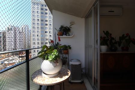 Apartamento à venda com 111m², 2 quartos e 2 vagasVaranda