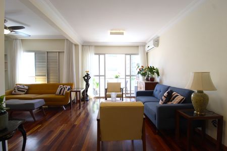 Apartamento à venda com 111m², 2 quartos e 2 vagasSala