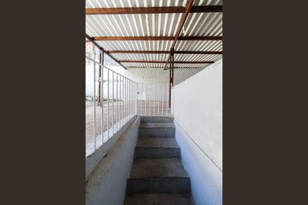 Casa para alugar com 300m², 2 quartos e 2 vagasEscada