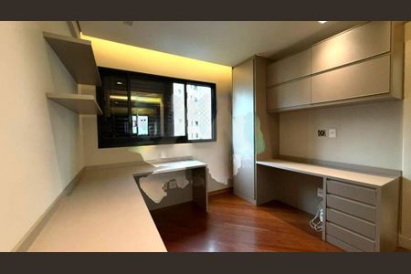 Apartamento à venda com 215m², 4 quartos e 4 vagas