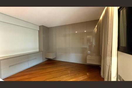 Apartamento à venda com 4 quartos, 215m² em Belvedere, Belo Horizonte