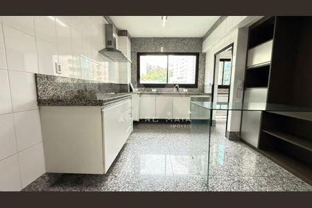 Apartamento à venda com 215m², 4 quartos e 4 vagas