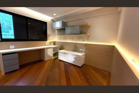 Apartamento à venda com 215m², 4 quartos e 4 vagas