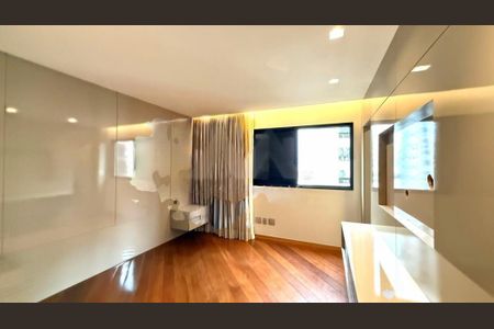 Apartamento à venda com 215m², 4 quartos e 4 vagas