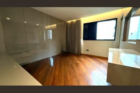 Apartamento à venda com 4 quartos, 215m² em Belvedere, Belo Horizonte