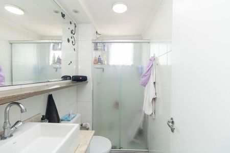 Banheiro  de apartamento para alugar com 2 quartos, 50m² em Parque Edu Chaves, São Paulo