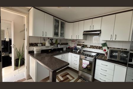 Casa à venda com 190m², 3 quartos e 4 vagas Casa à venda com 190m², 3 quartos e 4 vagasCozinha