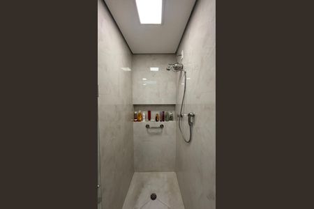 Casa à venda com 190m², 3 quartos e 4 vagas Casa à venda com 190m², 3 quartos e 4 vagasBanheiro da Suíte