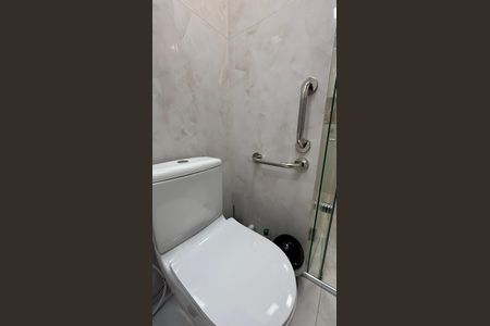 Casa à venda com 190m², 3 quartos e 4 vagas Casa à venda com 190m², 3 quartos e 4 vagasBanheiro da Suíte