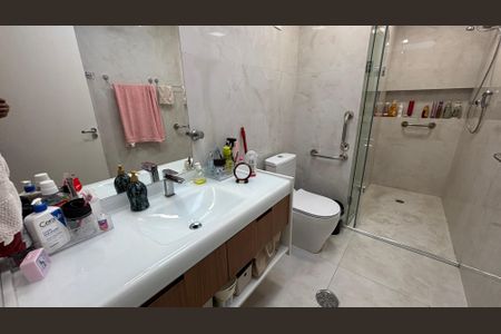 Casa à venda com 190m², 3 quartos e 4 vagas Casa à venda com 190m², 3 quartos e 4 vagasBanheiro da Suíte
