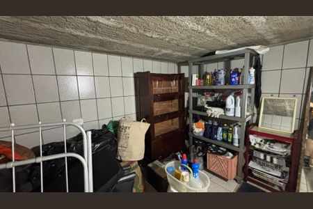 Casa à venda com 190m², 3 quartos e 4 vagas Casa à venda com 190m², 3 quartos e 4 vagasPorão