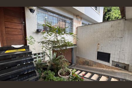 Casa à venda com 190m², 3 quartos e 4 vagas Casa à venda com 190m², 3 quartos e 4 vagasGaragem