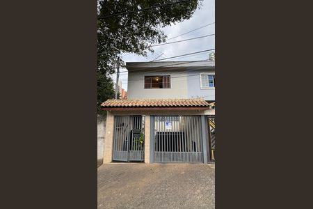 Casa à venda com 190m², 3 quartos e 4 vagas Casa à venda com 190m², 3 quartos e 4 vagasFachada