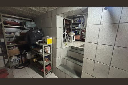 Casa à venda com 190m², 3 quartos e 4 vagas Casa à venda com 190m², 3 quartos e 4 vagasPorão