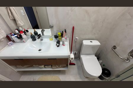 Casa à venda com 190m², 3 quartos e 4 vagas Casa à venda com 190m², 3 quartos e 4 vagasBanheiro da Suíte