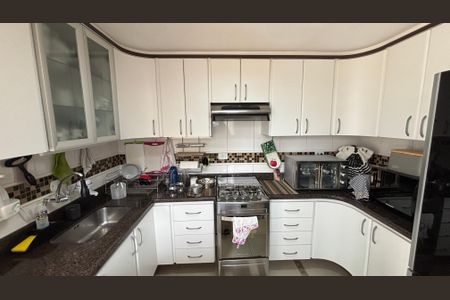 Casa à venda com 190m², 3 quartos e 4 vagas Casa à venda com 190m², 3 quartos e 4 vagasCozinha