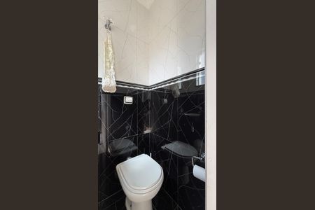 Casa à venda com 190m², 3 quartos e 4 vagas Casa à venda com 190m², 3 quartos e 4 vagasBanheiro