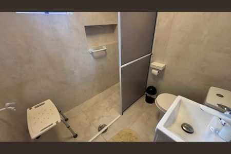 Casa à venda com 190m², 3 quartos e 4 vagas Casa à venda com 190m², 3 quartos e 4 vagasBanheiro