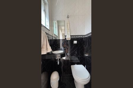Casa à venda com 190m², 3 quartos e 4 vagas Casa à venda com 190m², 3 quartos e 4 vagasBanheiro