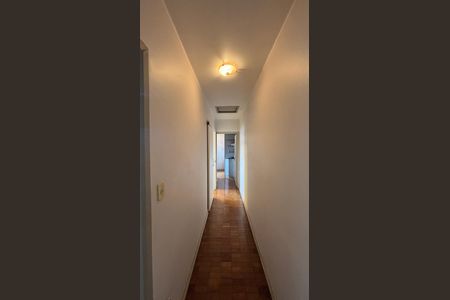 Casa à venda com 190m², 3 quartos e 4 vagas Casa à venda com 190m², 3 quartos e 4 vagasCorredor