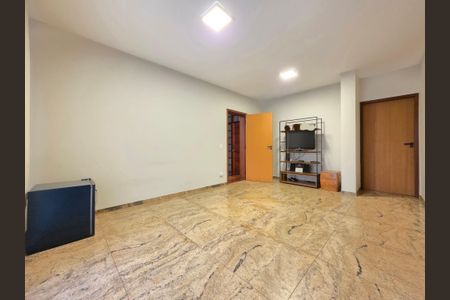 Apartamento à venda com 204m², 4 quartos e 4 vagas Apartamento à venda com 204m², 4 quartos e 4 vagasSala íntima