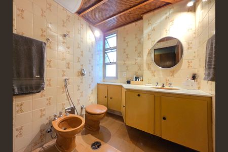 Apartamento à venda com 204m², 4 quartos e 4 vagas Apartamento à venda com 204m², 4 quartos e 4 vagasBanheiro Social