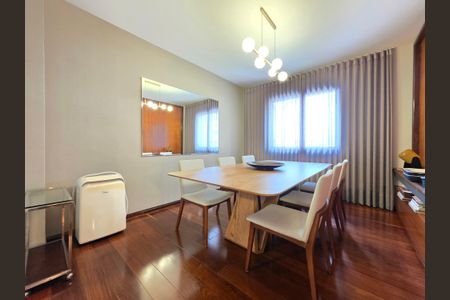 Apartamento à venda com 204m², 4 quartos e 4 vagas Apartamento à venda com 204m², 4 quartos e 4 vagasSala 2