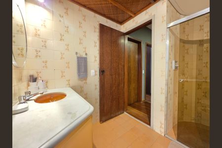 Apartamento à venda com 204m², 4 quartos e 4 vagas Apartamento à venda com 204m², 4 quartos e 4 vagasBanheiro Social